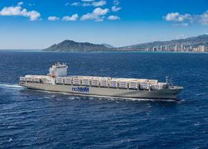 Aloha Class vessel DKI loaded with 澳博体育app下载 containers and Diamond Head and Waikiki in the background.